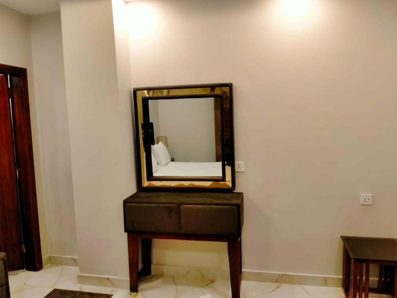 Imperial Suites Lahore Exterior photo